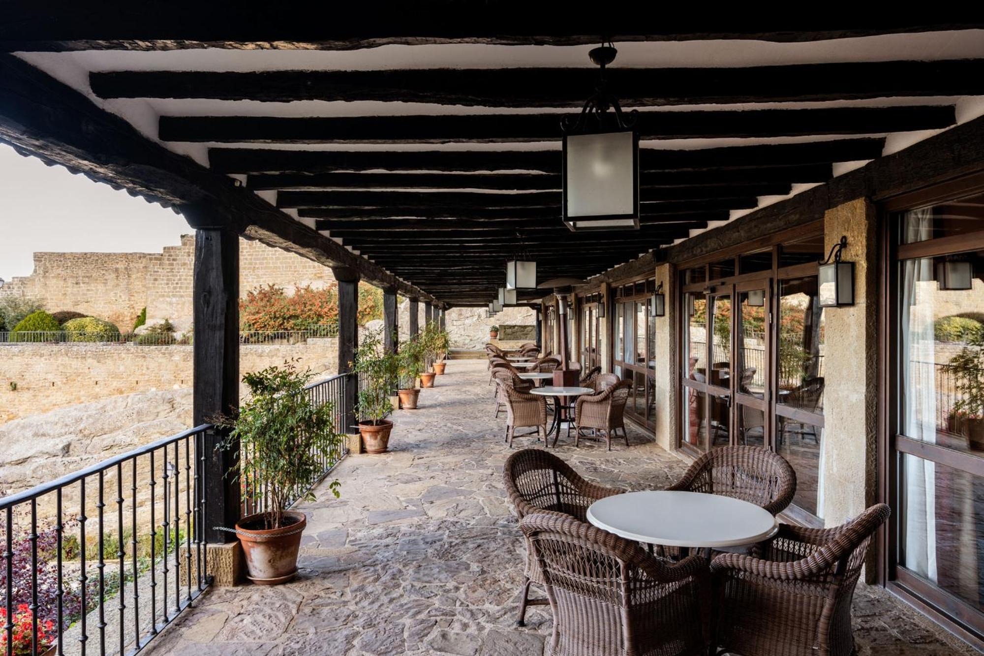 Parador De Sos Del Rey Catolico Exterior photo