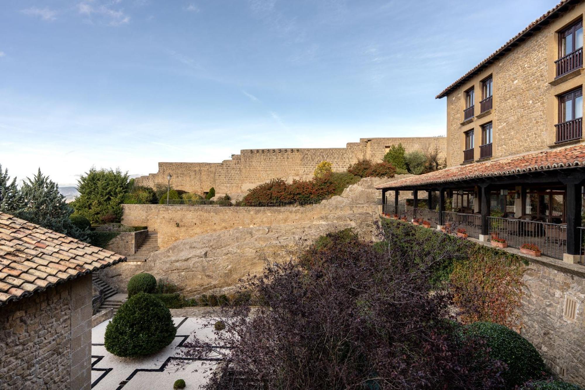 Parador De Sos Del Rey Catolico Exterior photo