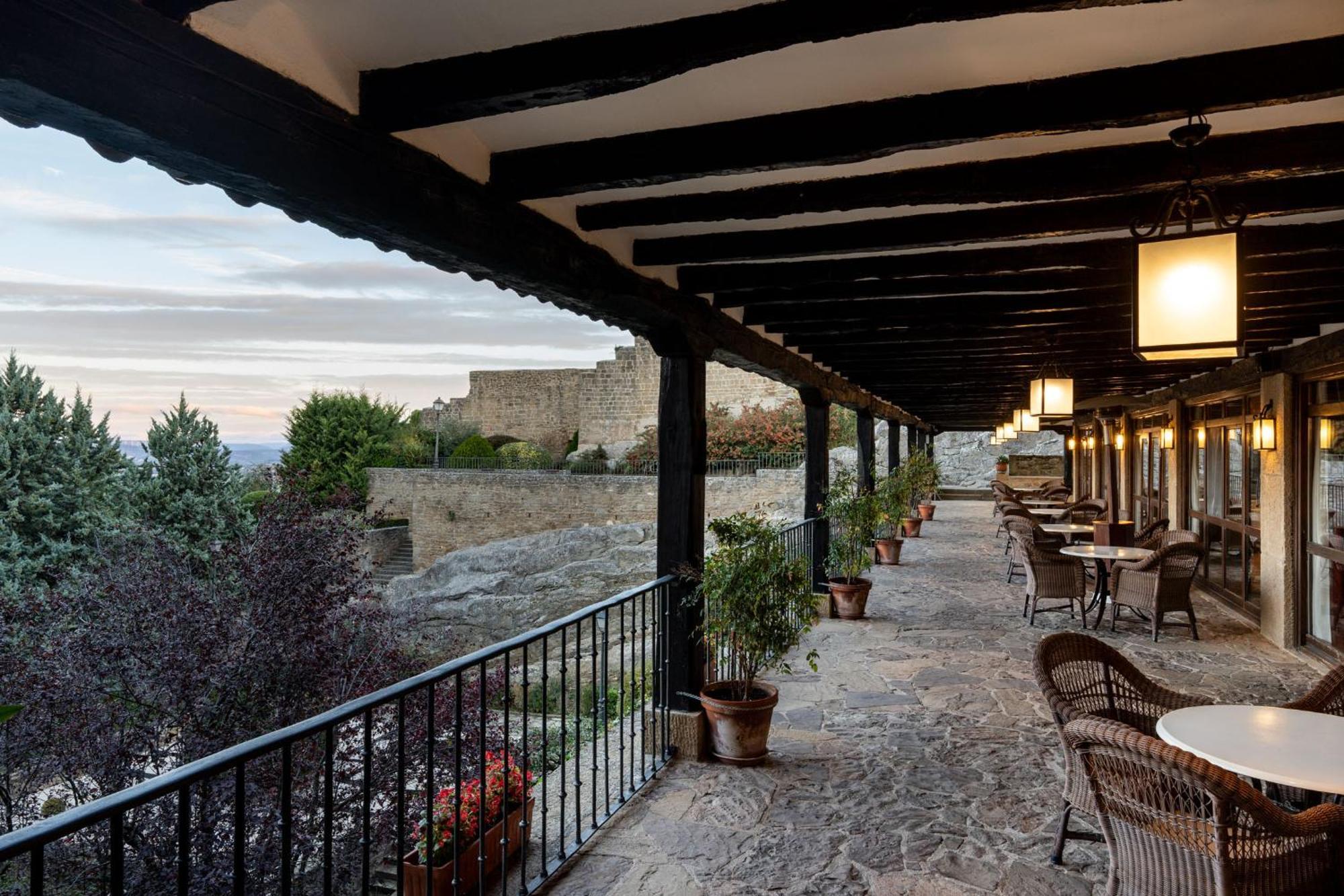 Parador De Sos Del Rey Catolico Exterior photo