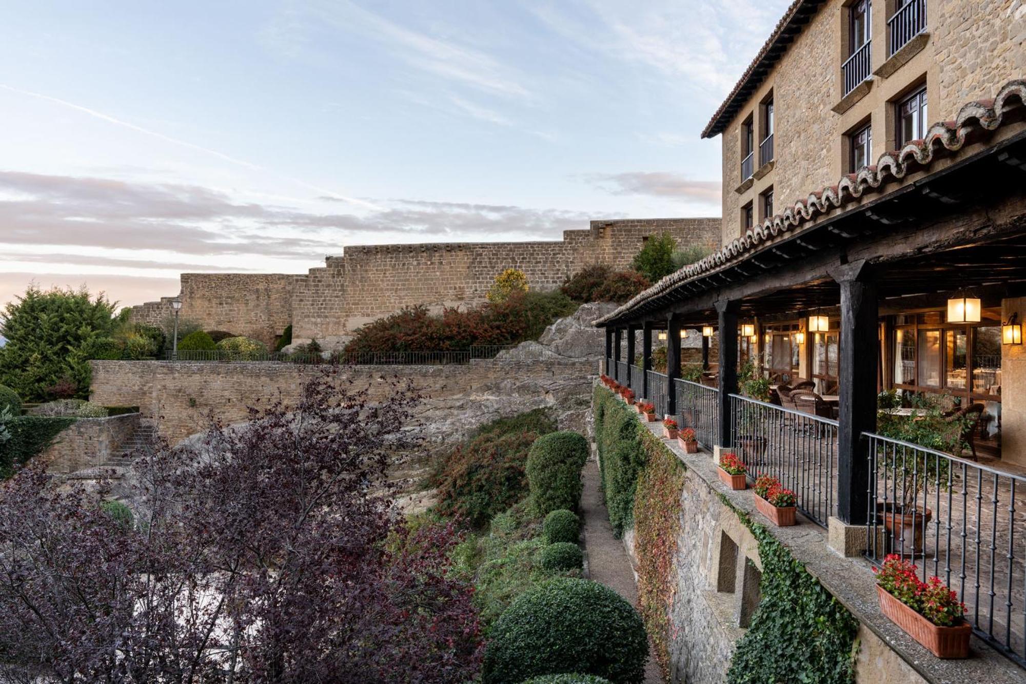 Parador De Sos Del Rey Catolico Exterior photo