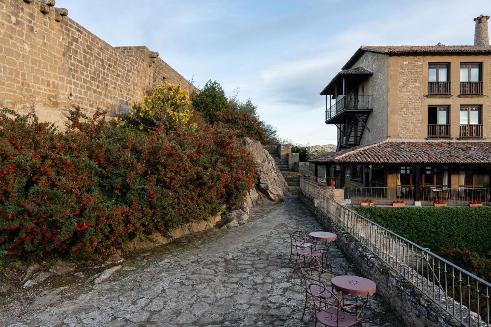Parador De Sos Del Rey Catolico Exterior photo