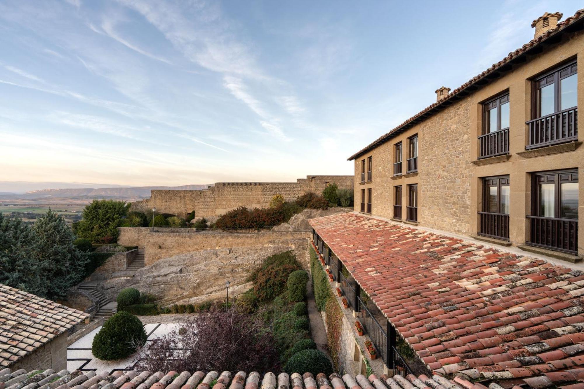 Parador De Sos Del Rey Catolico Exterior photo
