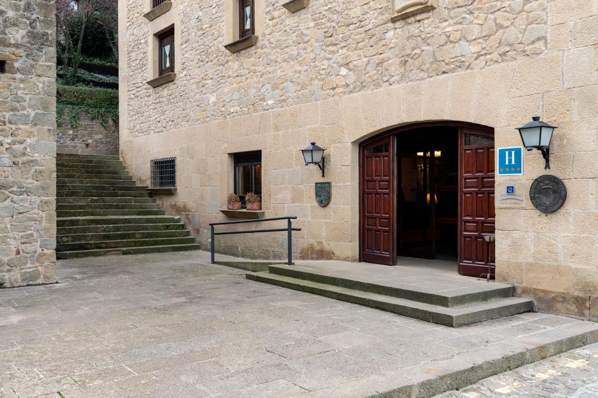Parador De Sos Del Rey Catolico Exterior photo
