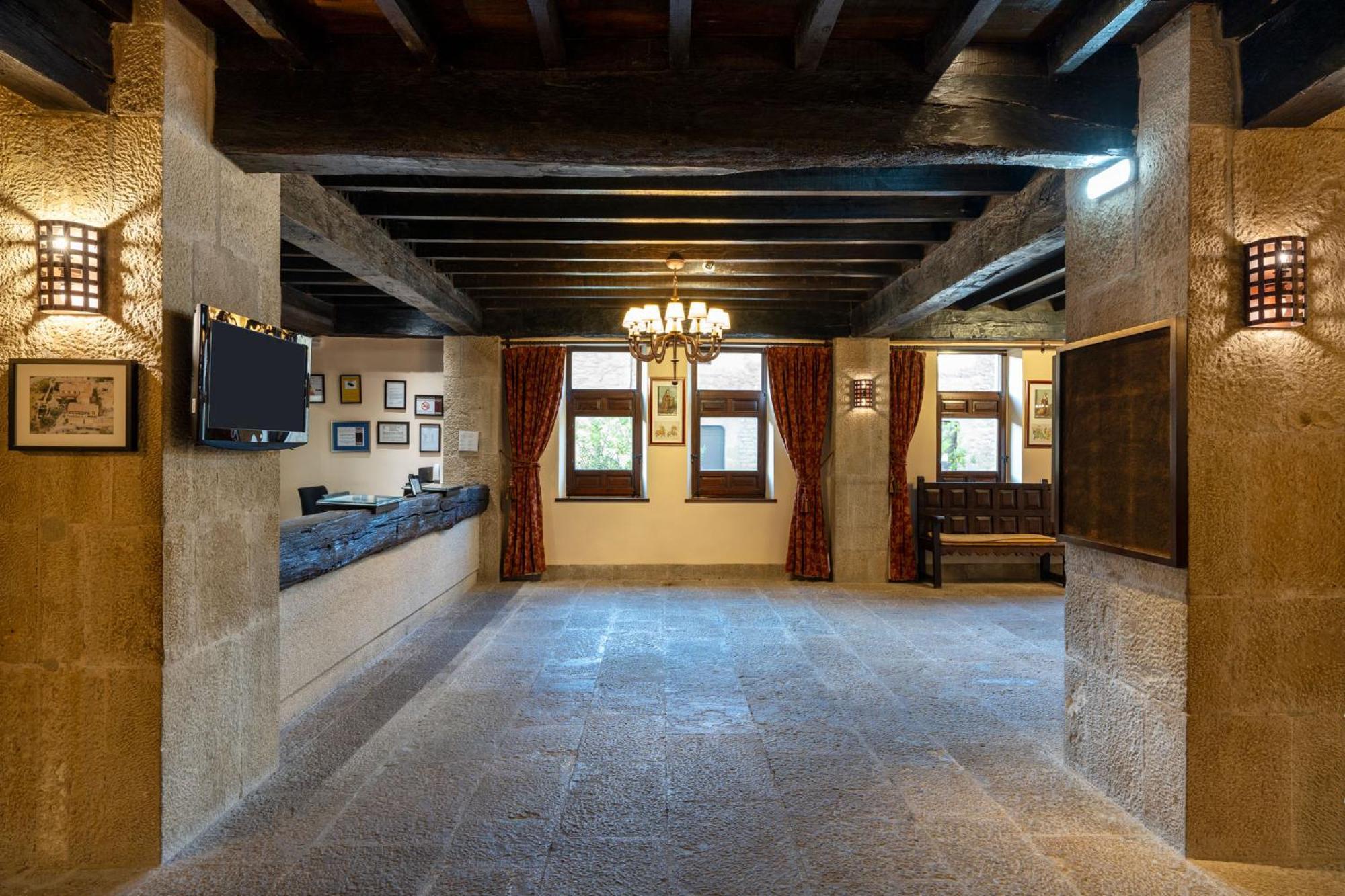 Parador De Sos Del Rey Catolico Exterior photo