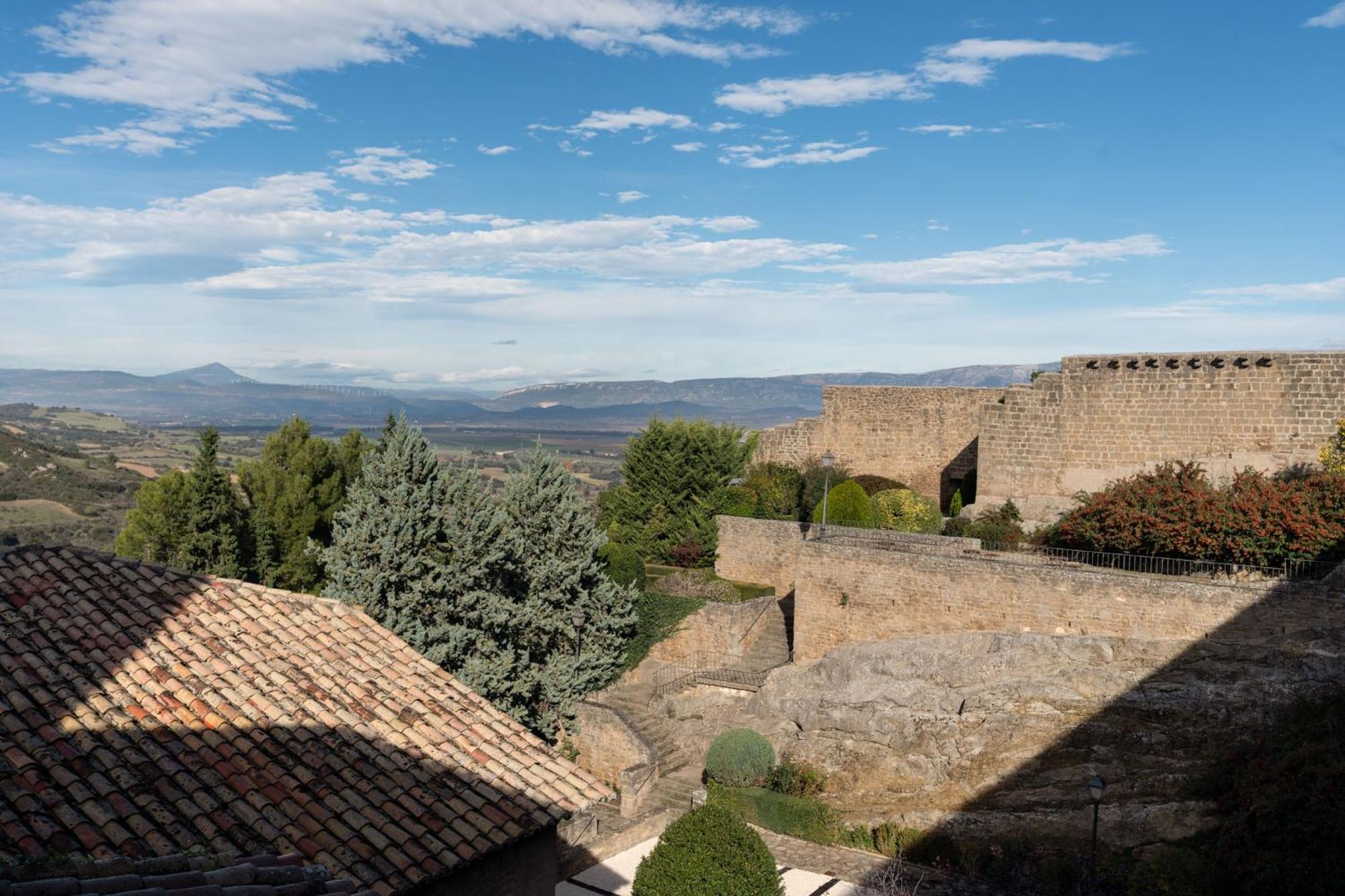 Parador De Sos Del Rey Catolico Exterior photo