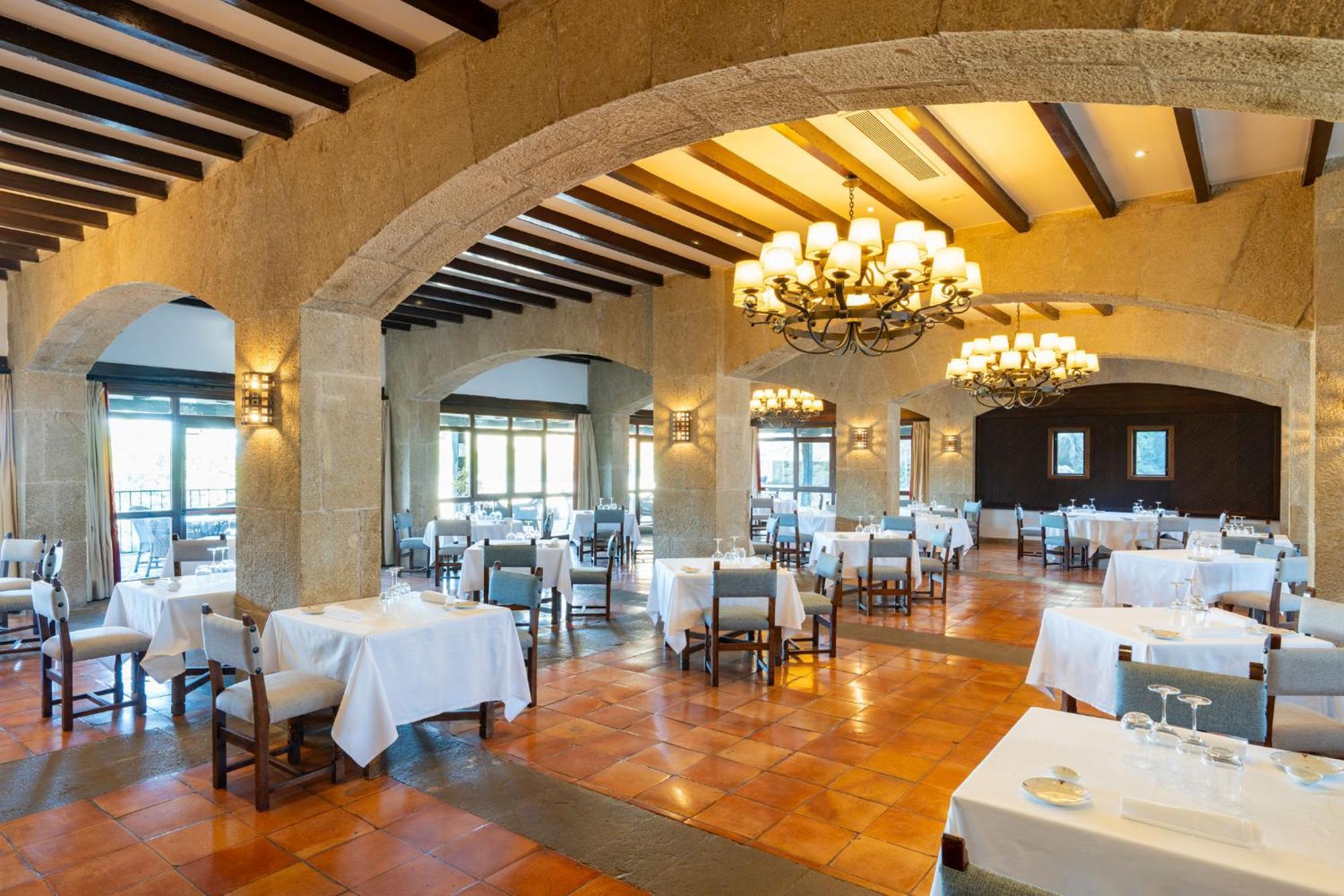 Parador De Sos Del Rey Catolico Exterior photo