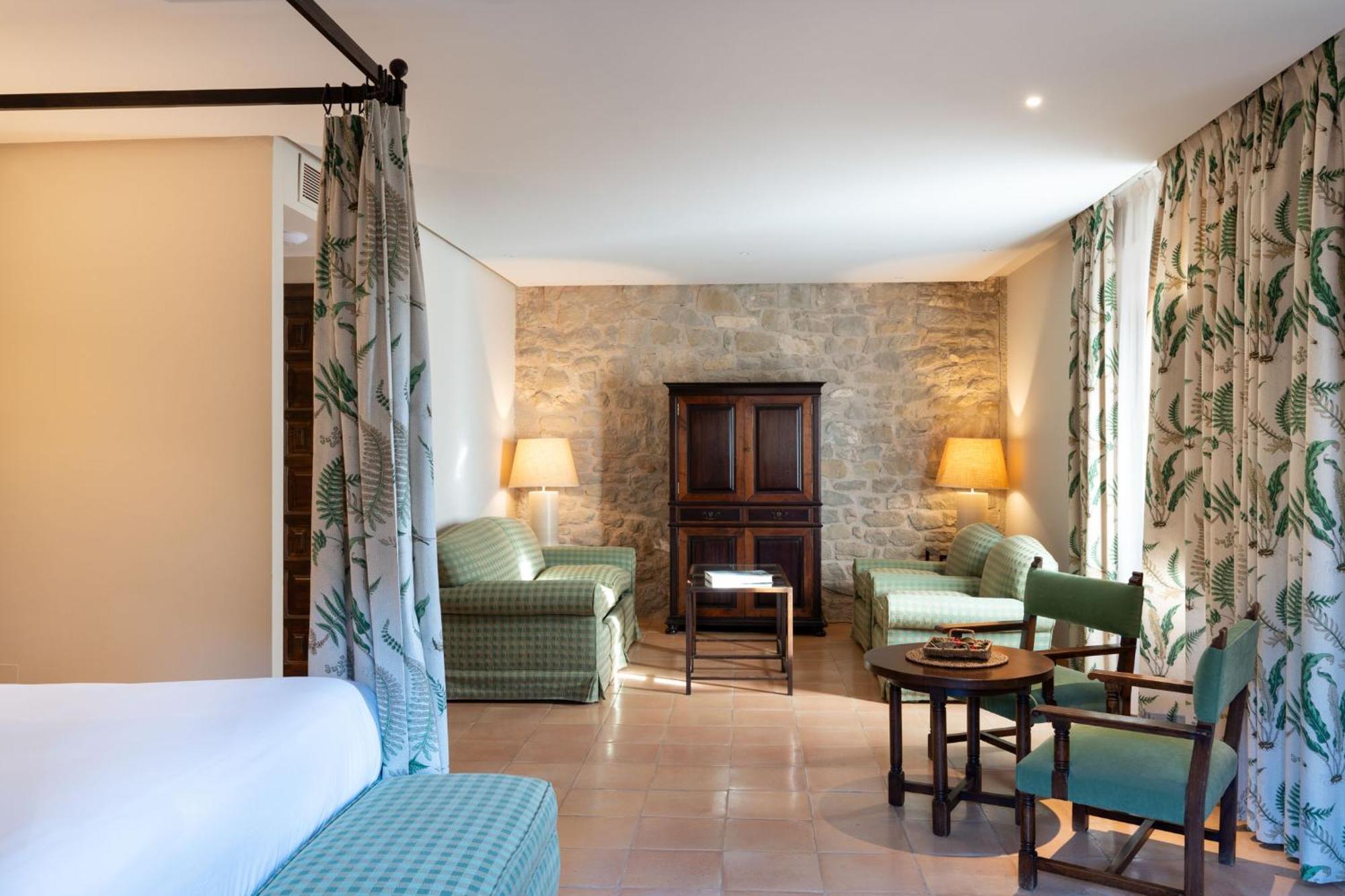 Parador De Sos Del Rey Catolico Exterior photo